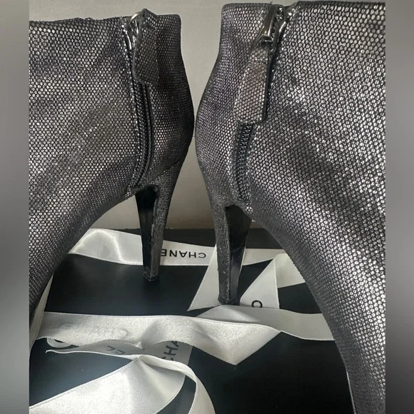 CHANEL | Interlocking CC Ankle Boots | Silver | Sz 40 - Picture 8 of 17